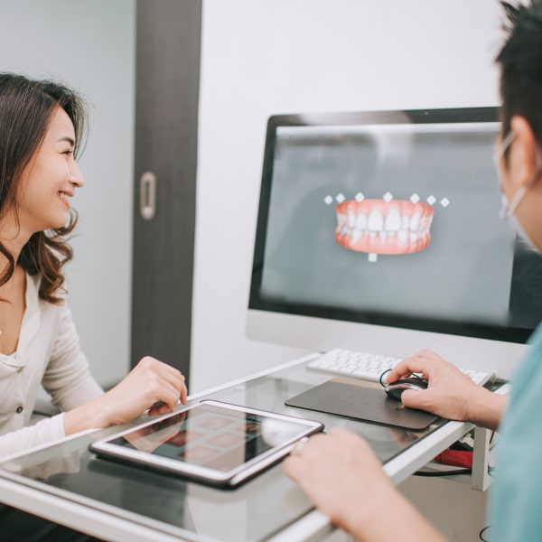 The doctor shows a smile to the patient on the screen